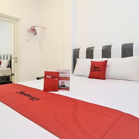 Reddoorz Near Poncol Station Hotel Semarang Exterior photo