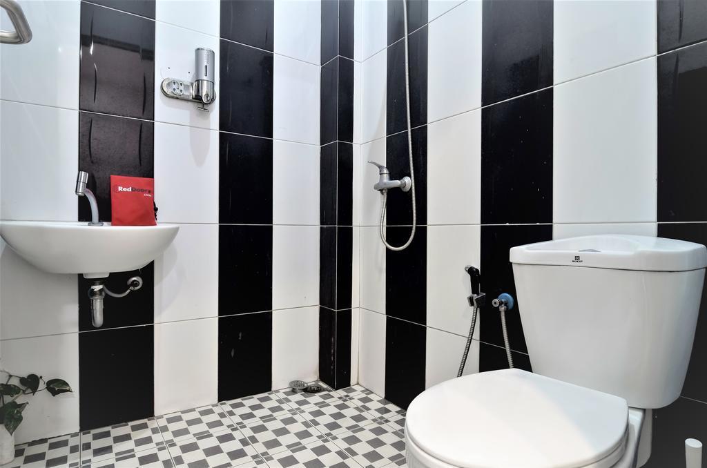 Reddoorz Near Poncol Station Hotel Semarang Exterior photo