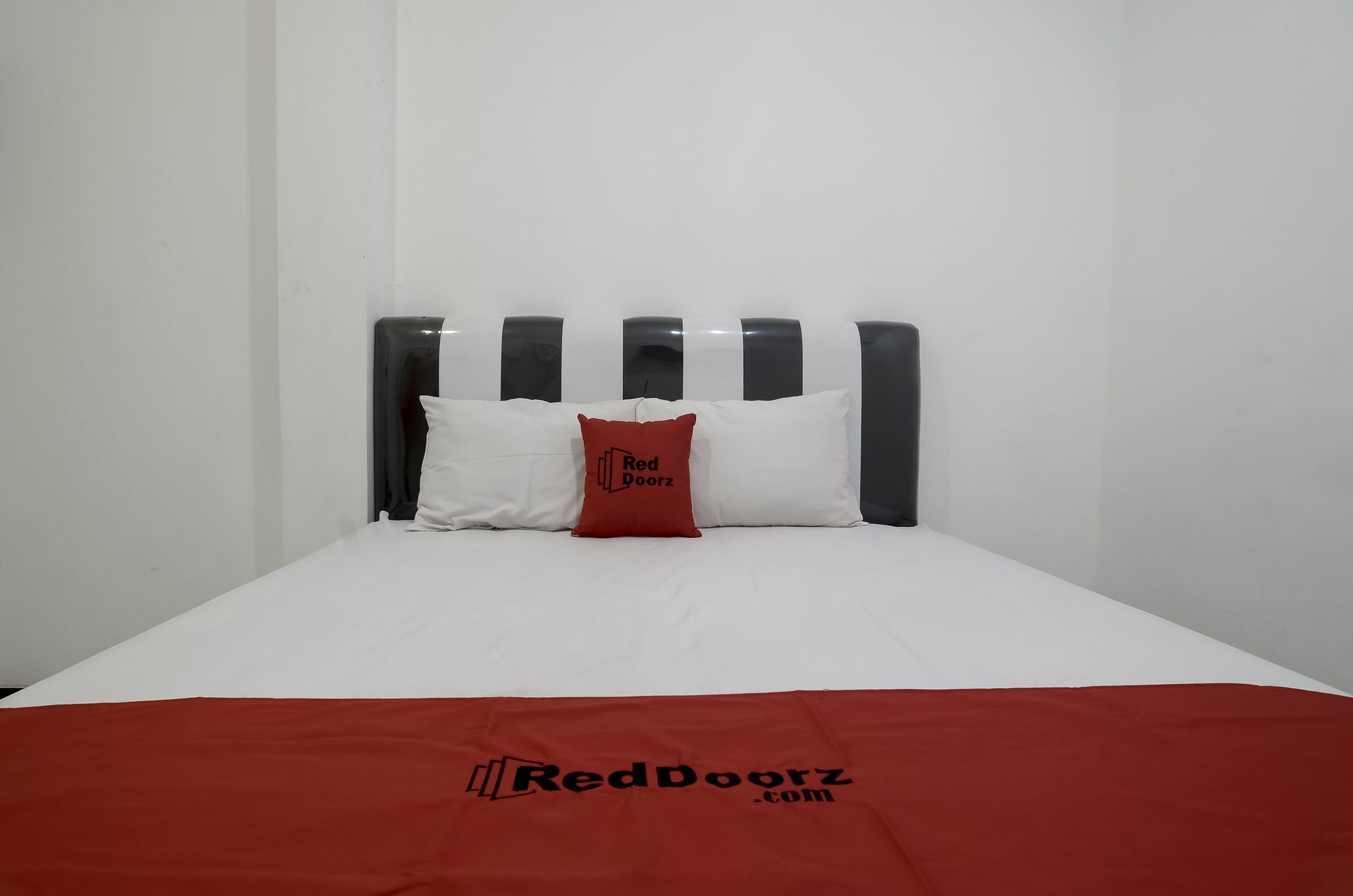 Reddoorz Near Poncol Station Hotel Semarang Exterior photo